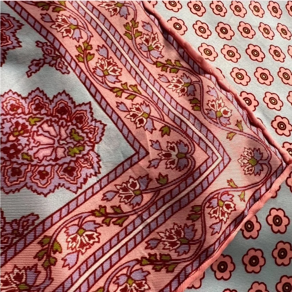 American Vintage Pink and White Floral Scarf
